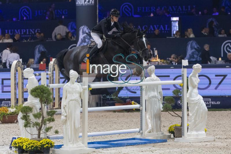 Jochems Kevin (NED) riding Flying Jackie_Verona_20241109_SS358401.jpg